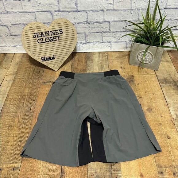 Lululemon Assert Short
Deep Coal size S - Picture 2 of 11